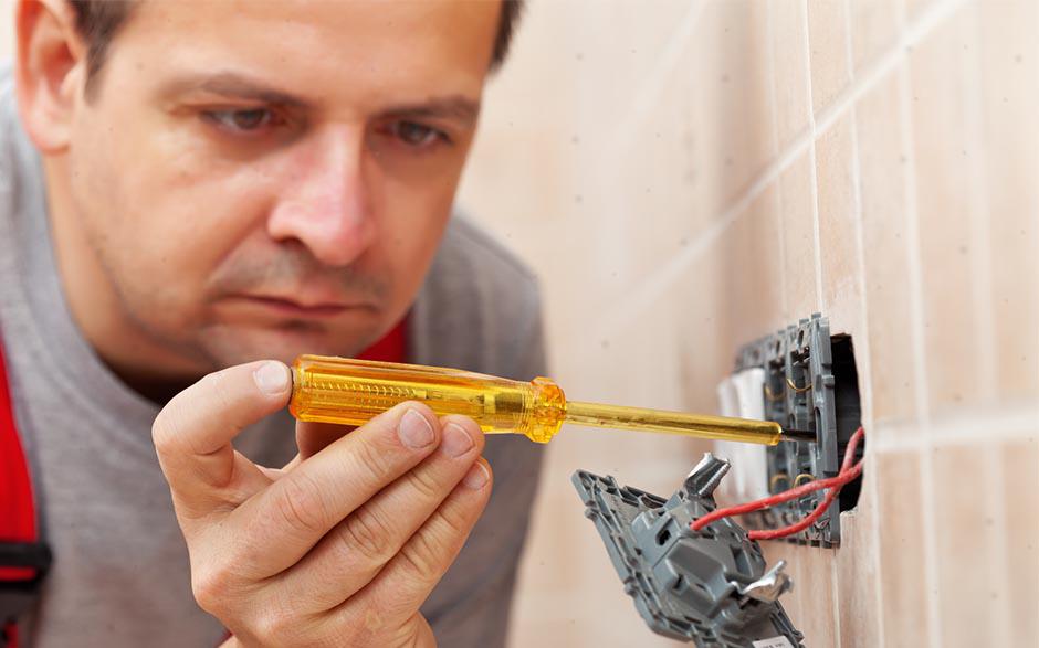 monteur électricien Ponchon